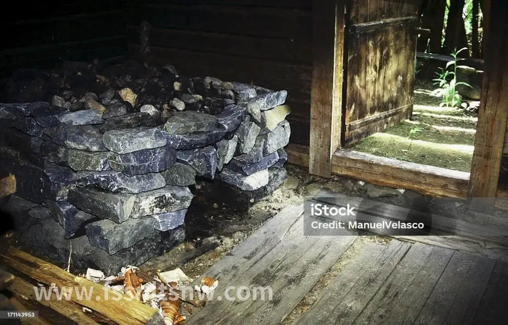 李师傅在为顾客推拿